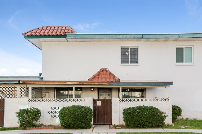 Building Photo - 2133 W Turney Ave