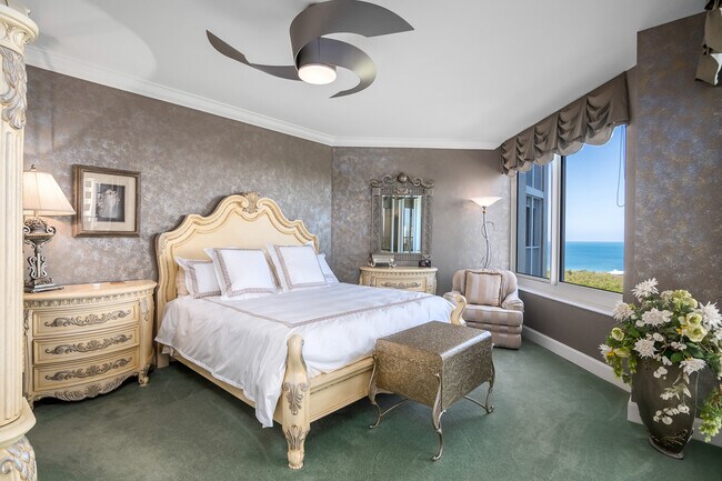 Building Photo - 7117 Pelican Bay Blvd