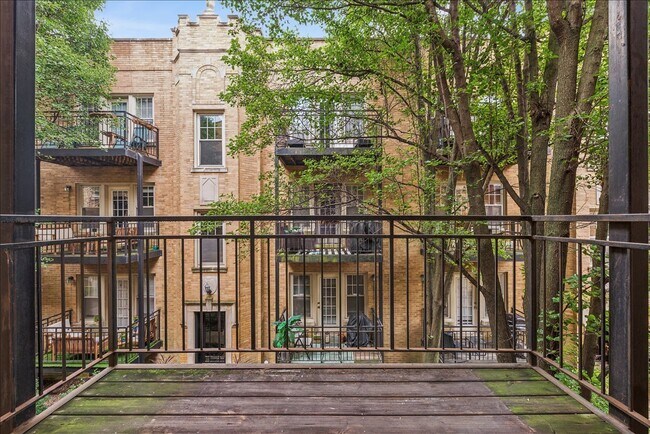 Building Photo - 2241.5 N Lincoln Ave