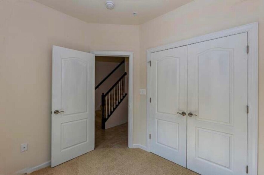 Building Photo - 7440 Riding Meadow Way