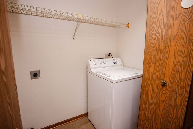 Building Photo - 4208 Foxfire Ct