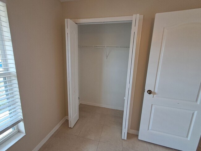 Building Photo - 6142 Hester Ave