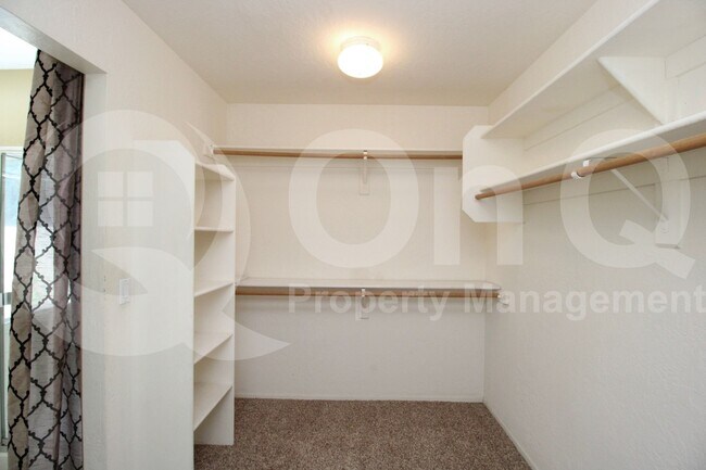 Building Photo - 16257 S 12th Pl