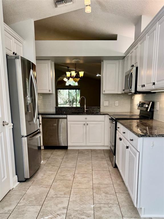 Building Photo - 1001 E Pebble Beach Cir