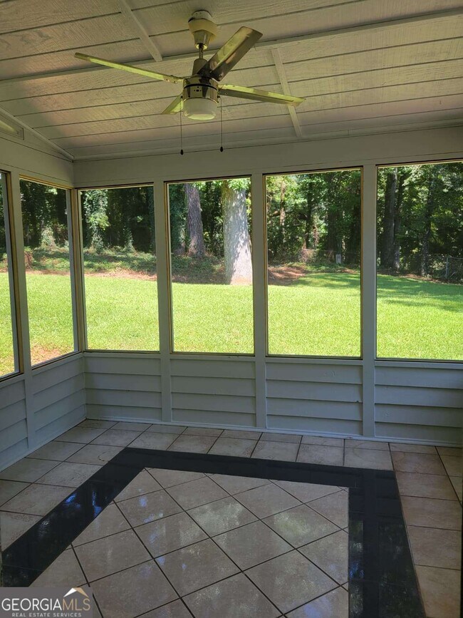 Building Photo - 487 Arbour Run