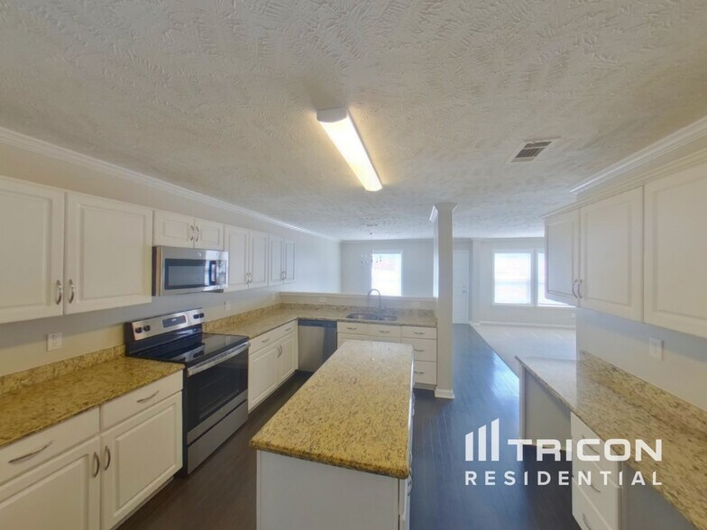 Building Photo - 3423 Country Almond Way