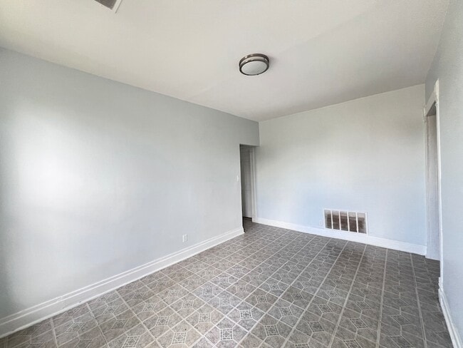 Building Photo - 7024 S Wentworth Ave