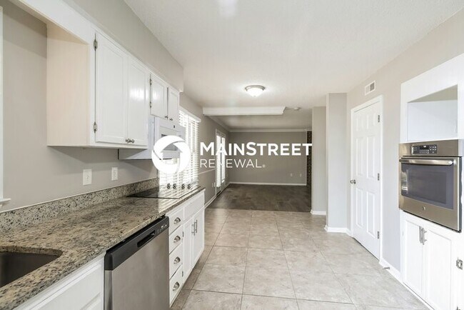 Building Photo - 3 Bedroom Pet-Friendly Home in Charlotte, NC with Main Street Renewal