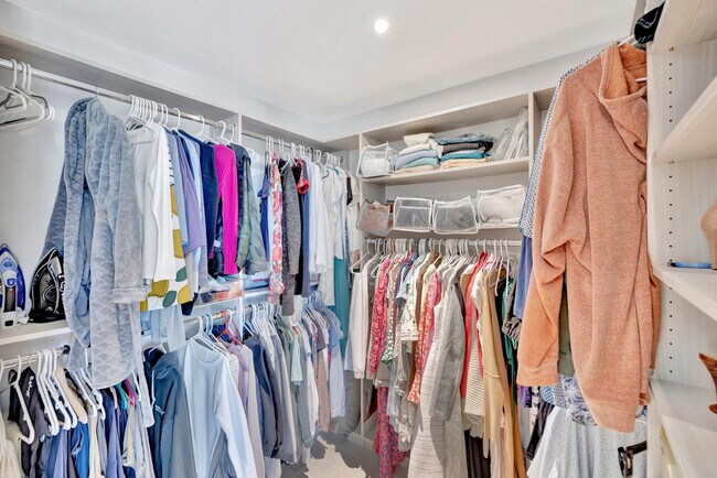 Building Photo - 612 Bayshore Dr