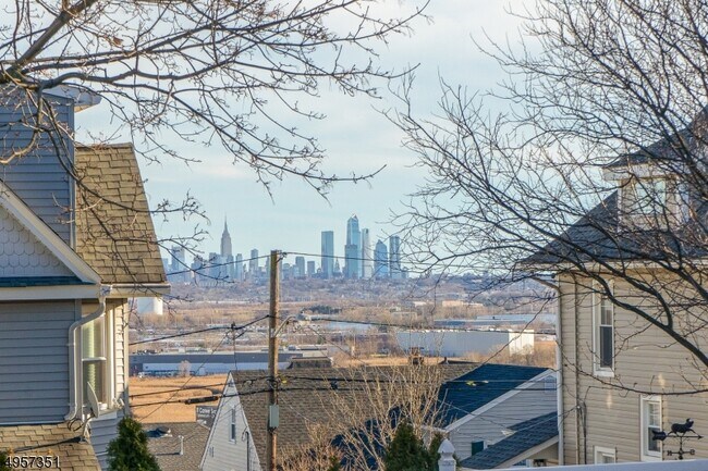 Building Photo - 82 Hackensack St