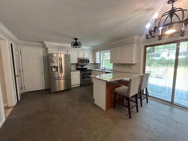 Building Photo - 14 Normandy Dr