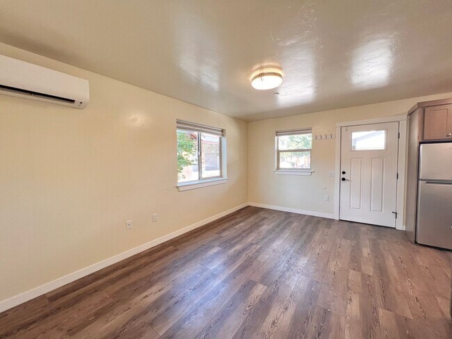 Building Photo - 181 E Tall Fir Ct