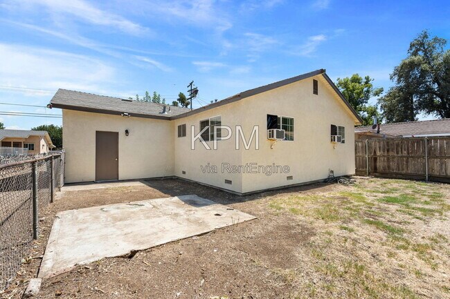 Building Photo - 527 N Lillian Ave