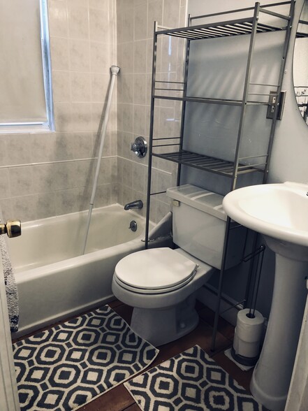 Shared bathroom - 53 Germain Ave
