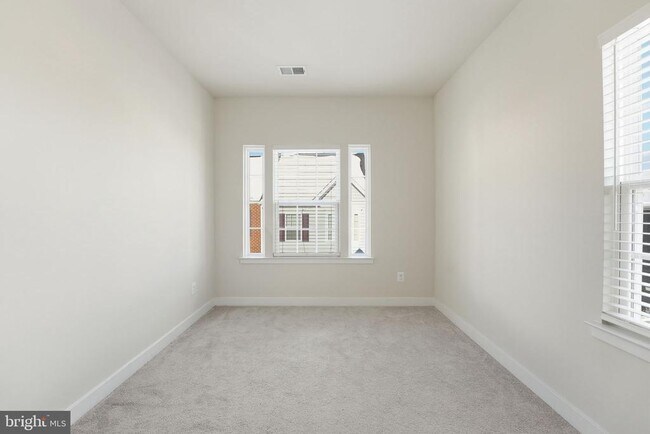 Building Photo - 42538 Tiber Falls Sq