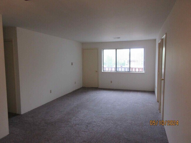 Building Photo - Upper 2 bedroom plus den in Germantown