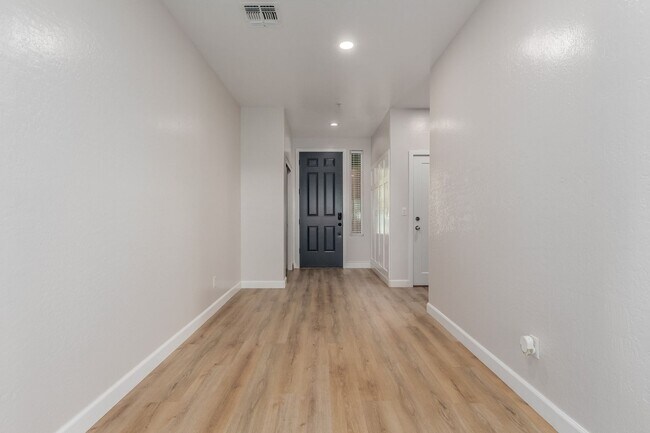 Building Photo - 7601 E Roosevelt St