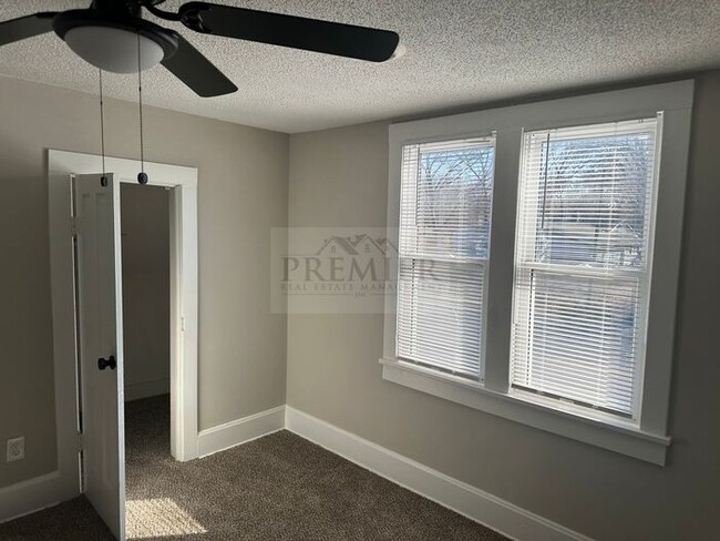 Building Photo - 304 E Monroe St Buckner MO 64016 - 4 bed/ ...