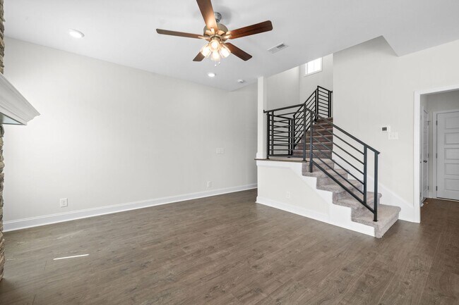 Building Photo - Pet Friendly Three Bedroom with Bonus!