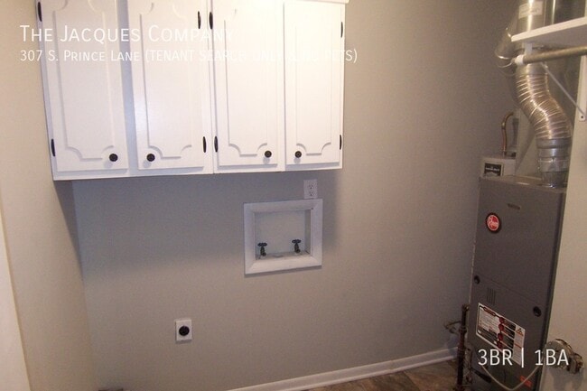 Building Photo - 307 S Prince Ln