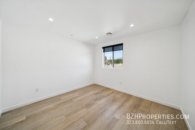 Building Photo - 837 1/2 N Harvard Blvd-837 1/2