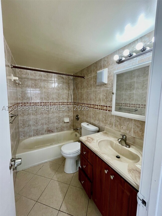 Building Photo - 1035 W 77th St