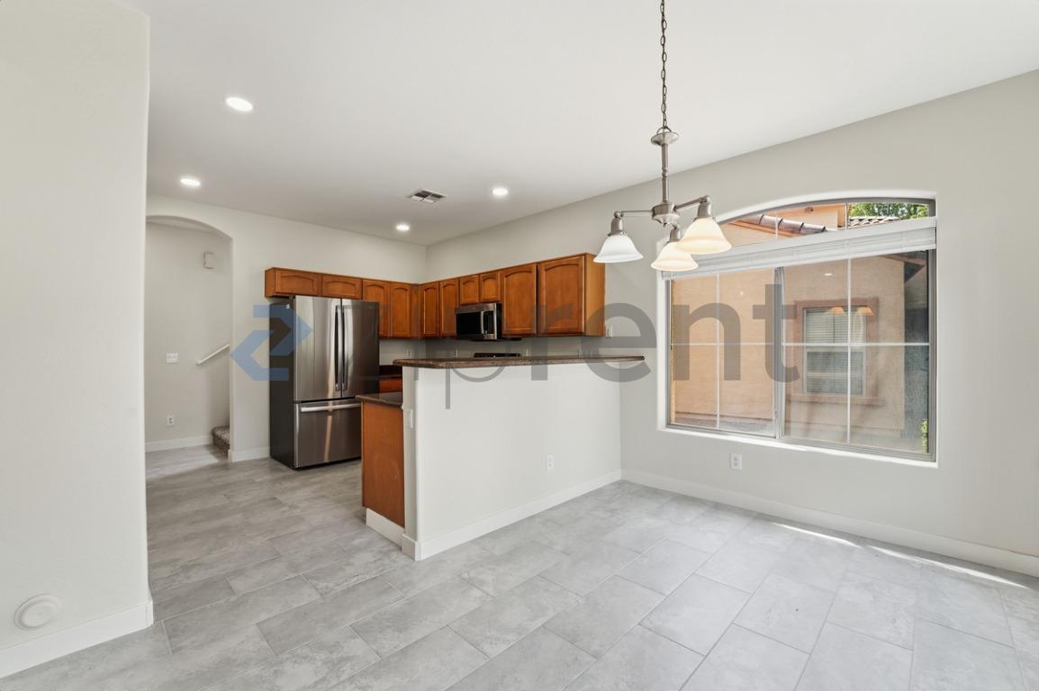 Building Photo - 2600 E Springfield Pl