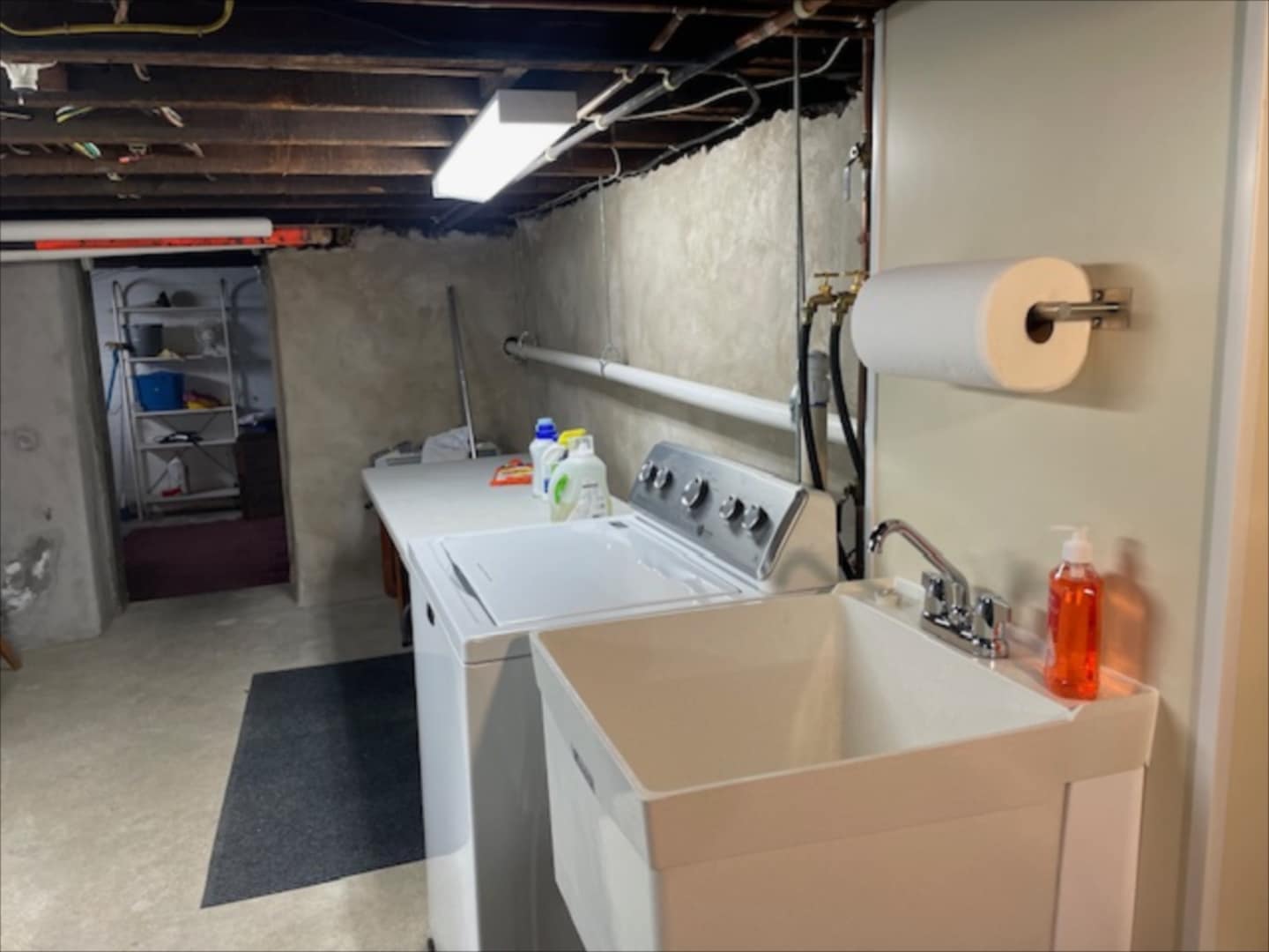 Building Photo - 701 E 6th St