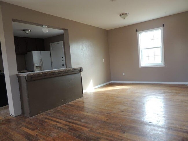 Building Photo - 410 Snyder St