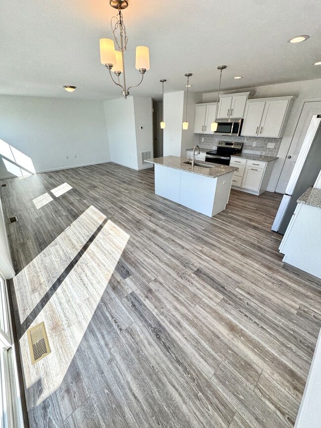 Building Photo - Newer Construction THREE BEDROOM/2.5 BATH TWIN