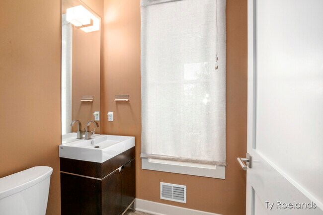 Building Photo - 3757 Lake Birch St NE