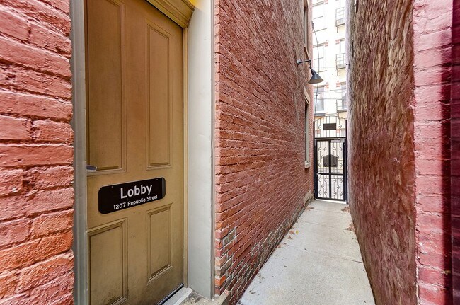 Building Photo - 1207 Republic St