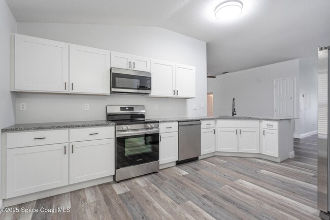 Building Photo - 2410 Bridgeport Cir