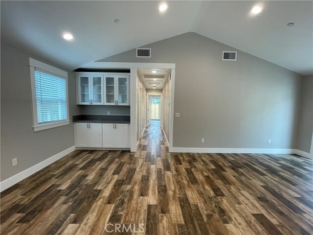 Building Photo - 562 E Van Bibber Ave