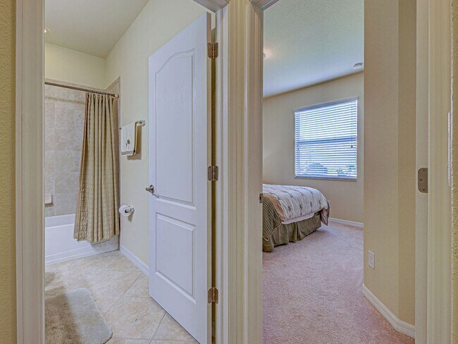 Building Photo - Stoneybrook at Venice; 4bd/2ba home