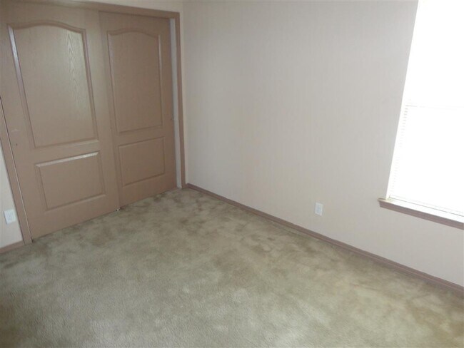 Building Photo - Impeccable Two Story Eastside Home With Re...
