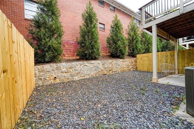 Building Photo - 829 Barnett St NE