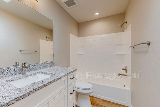 Building Photo - 4571 Villa Loma Ln NE