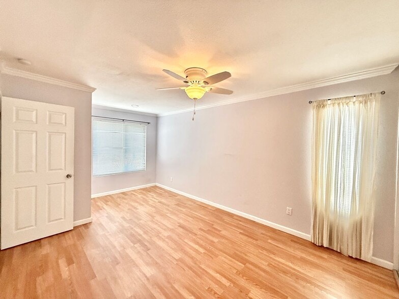 Building Photo - 2521 W Sunflower Ave