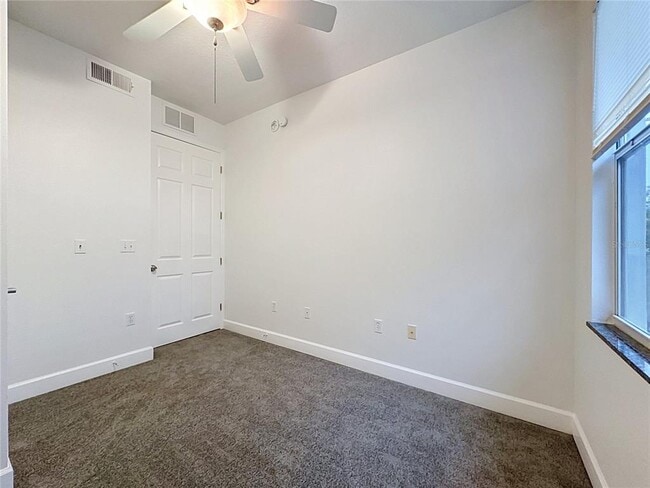 Building Photo - 2053 Green Oak Ct