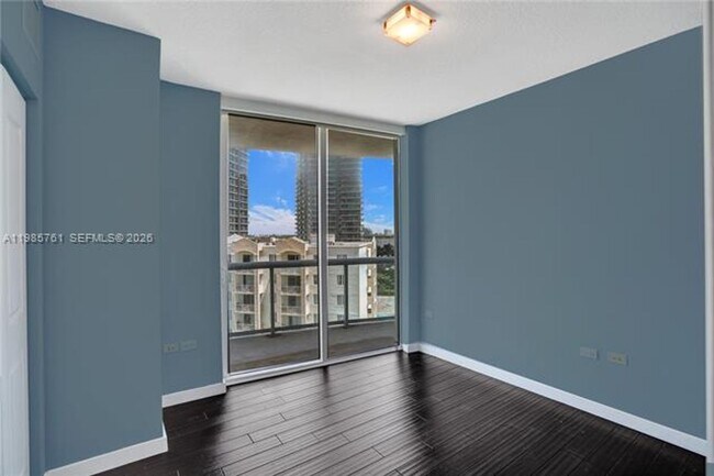 Building Photo - 480 NE 30th St