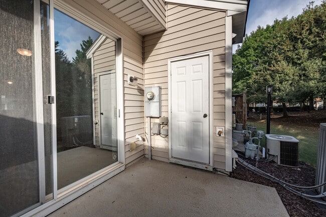 Building Photo - 1732 Sorrell Brook Way