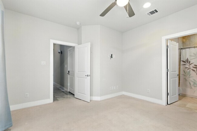 Building Photo - 6017 Allen St
