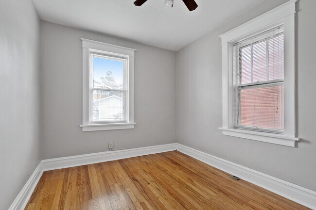 Building Photo - 5505 Rhodes Ave