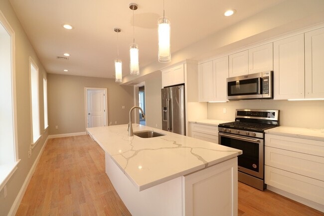 Building Photo - 422 Hanover St