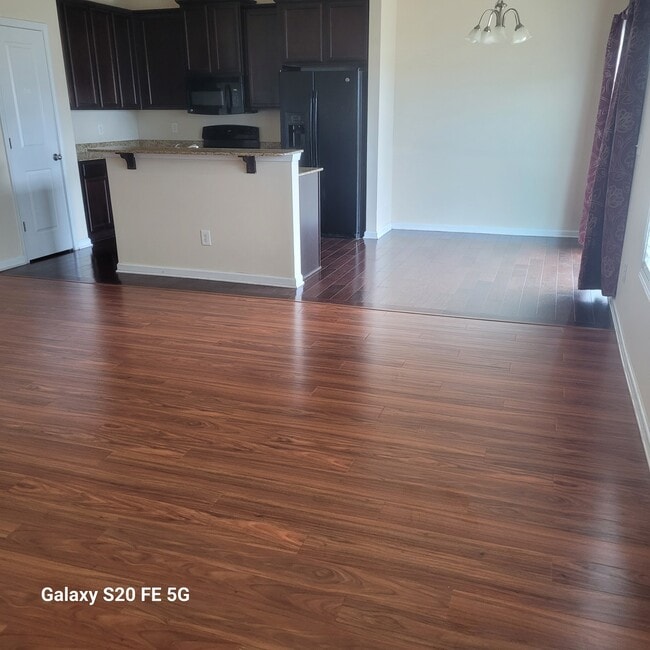 Building Photo - 602 Deertrack Run