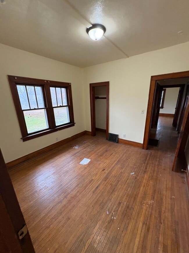 Building Photo - !HALF OFF FIRST MONTHS RENT! 3 Bedroom Single Family Home