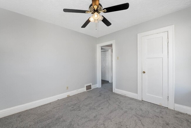 Building Photo - 1127 Cecelia Ave