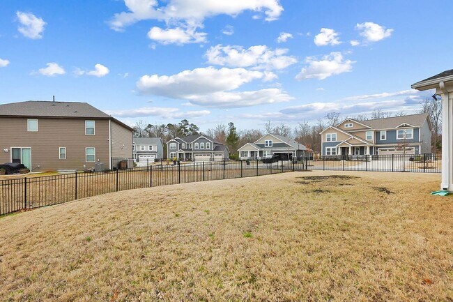 Building Photo - Beautiful Five Bedroom Home in Indian Trail!