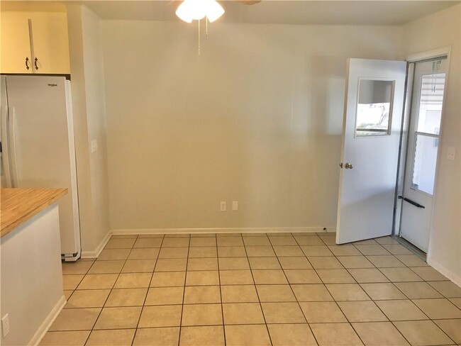 Building Photo - 101 E 1st St